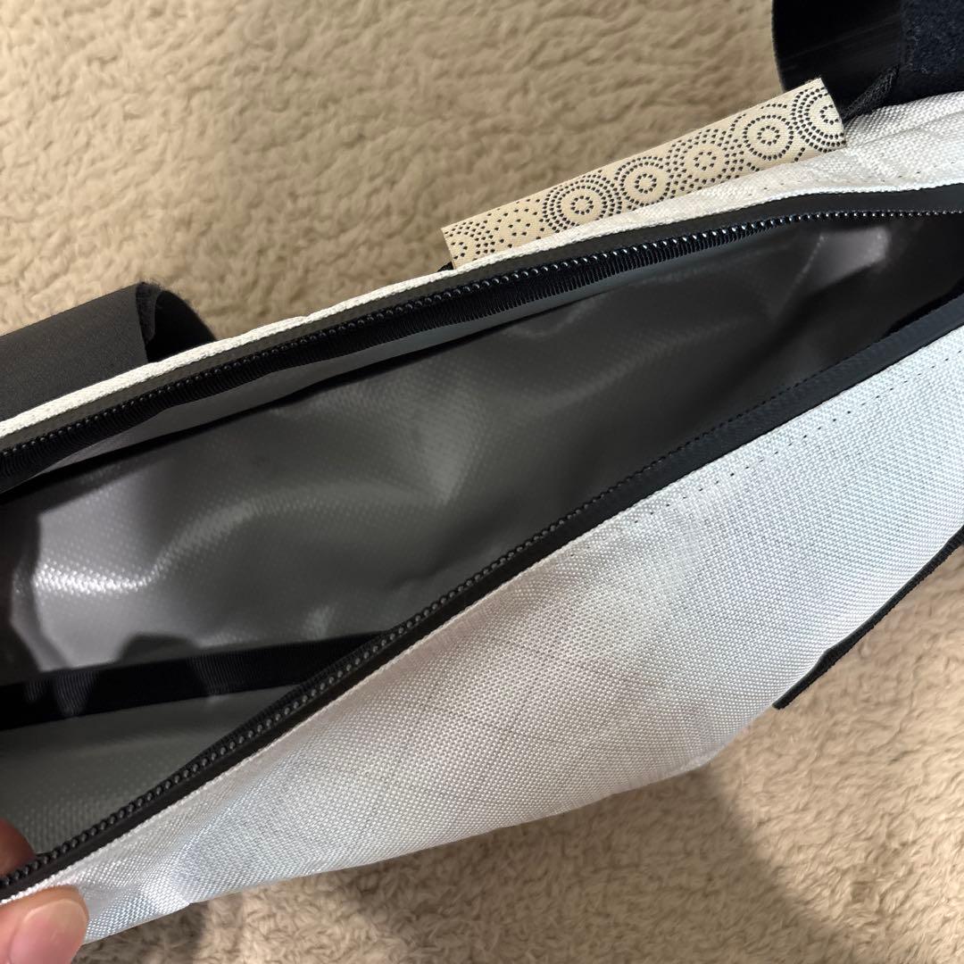 レア OUTER SHELL Half Framebag S 白 フレームバッグ