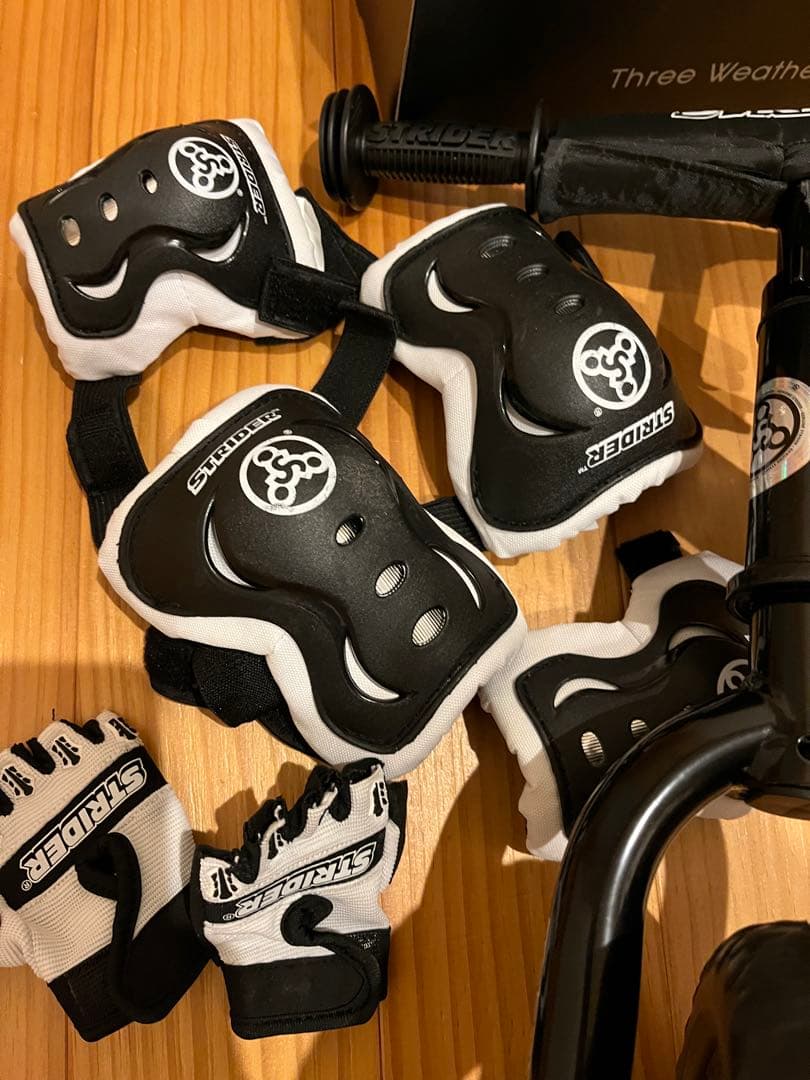 ストライダー スポーツブラック STRIDER ヘルメット　プロテクター