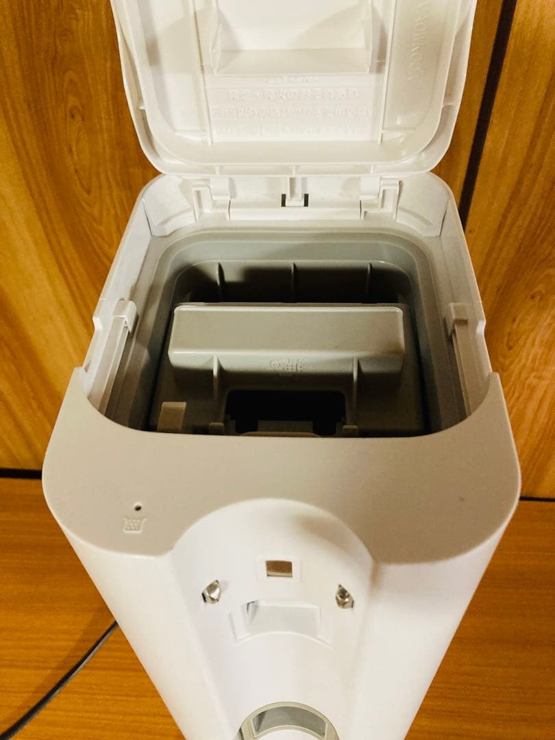 Panasonic MC-NS10K コードレス掃除機 2022年製 ①