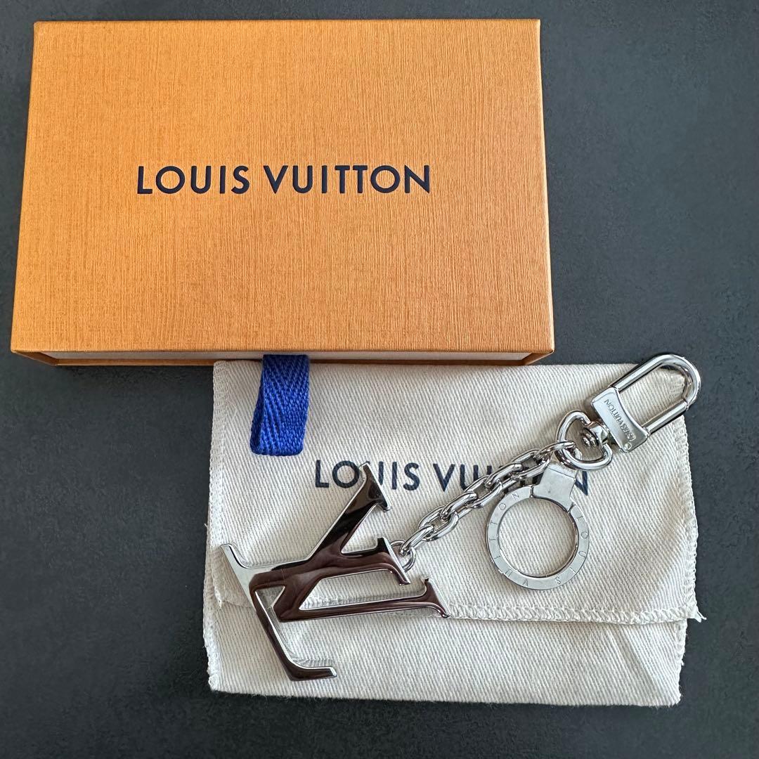 LOUIS VUITTON キーホルダーメタルシルバーチャーム