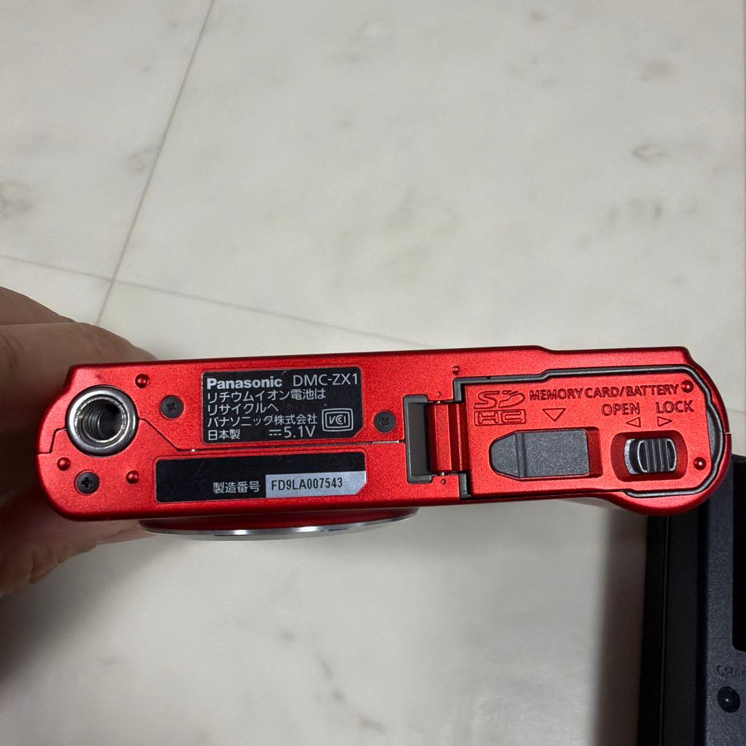 デジタルカメラ　Panasonic DMC-TZ1 レッド　メモリーカード付き