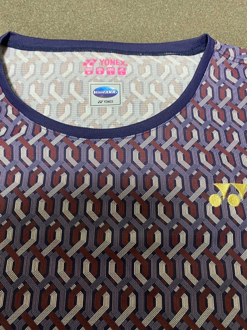 ヨネックスレディーステニスウェア　上下セットＬサイズ