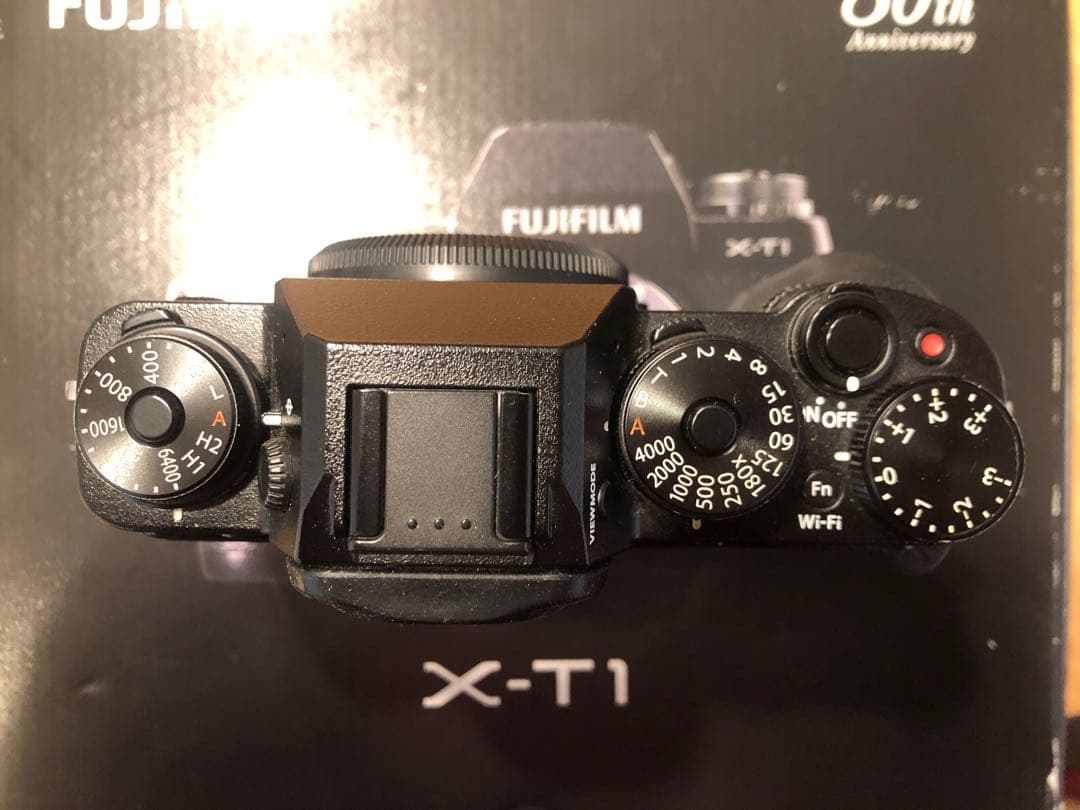 FUJI X-T1本体　バッテリー3個　フラッシュ　書籍　革製ケース