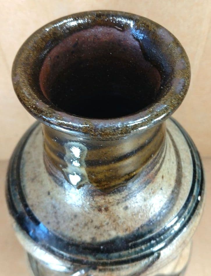 【本物保証】金城次郎 壷屋焼嘉瓶 共箱 栞 人間国宝 笑魚海老紋嘉瓶は激烈希少品