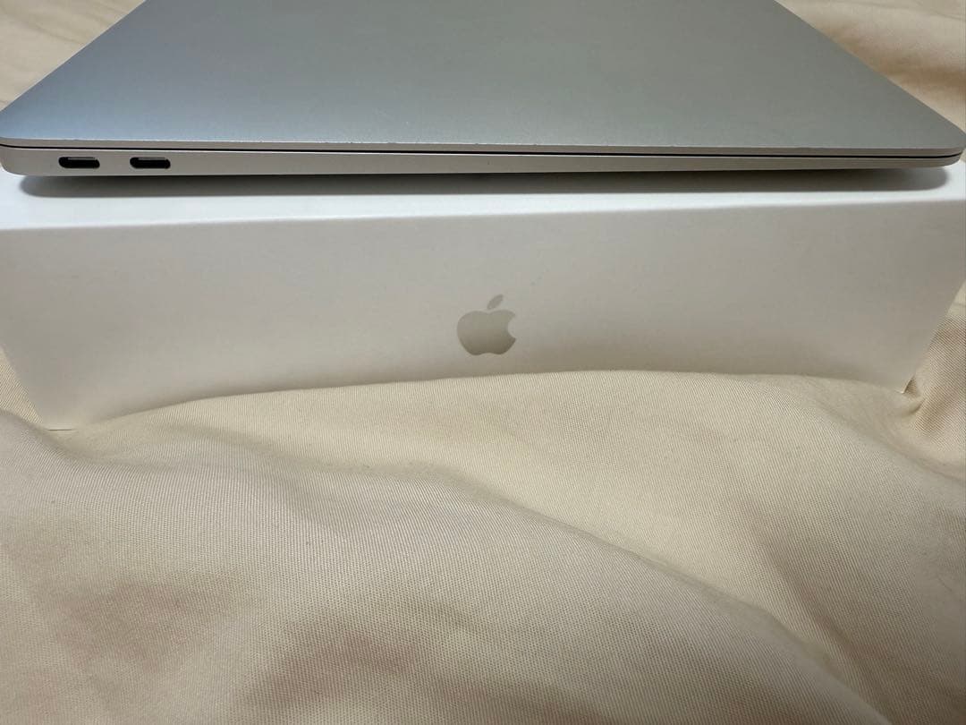 充放電回数60回以下　M1 MacBook Air 256GB シルバー　JIS