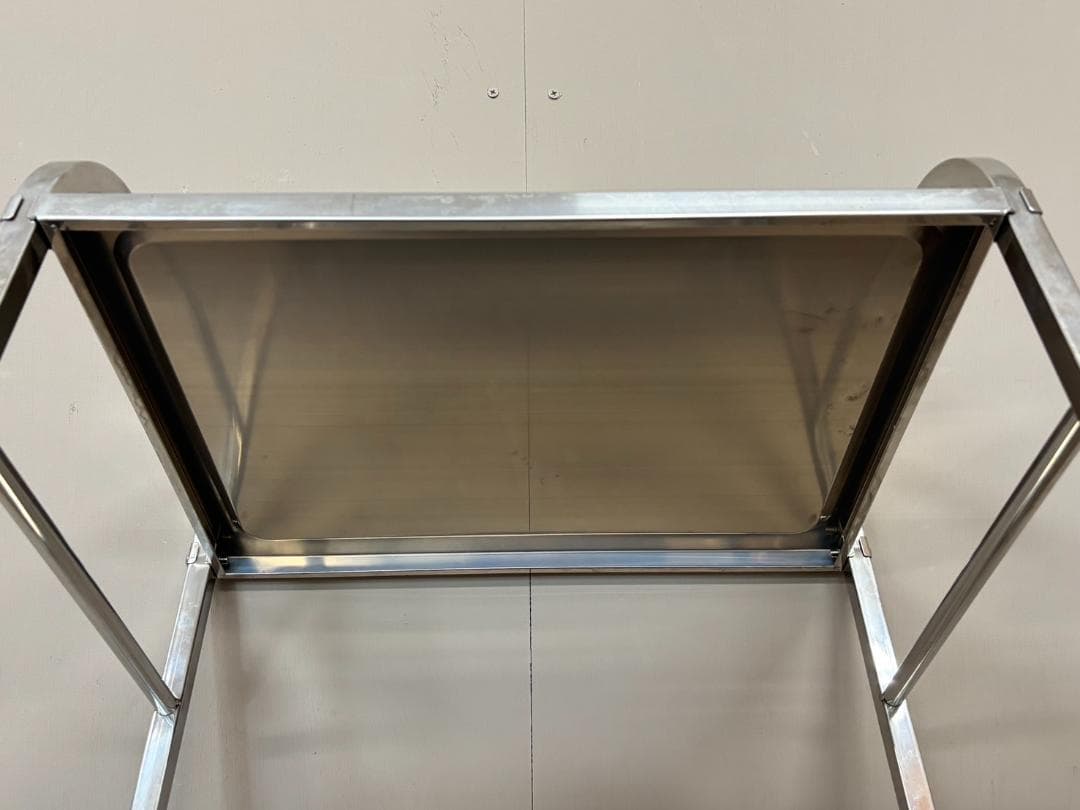 ステンレスワゴン / キャスター付き / ステンレスワゴン３段 / 棚