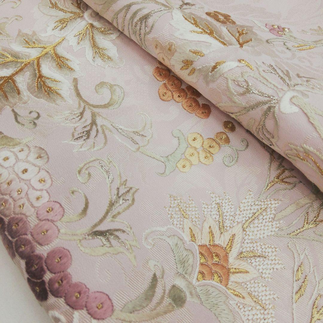 訪問着(袷)　(山口美術織物　葡萄唐草紋様　桜色系　裄68㌢)