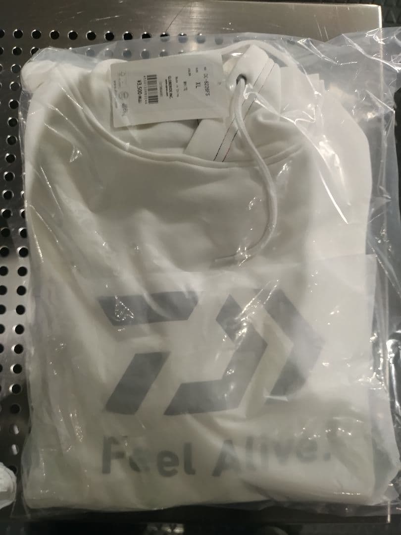 ・釣りフェス2026限定　ダイワ　パーカー　白　XL【新品】他