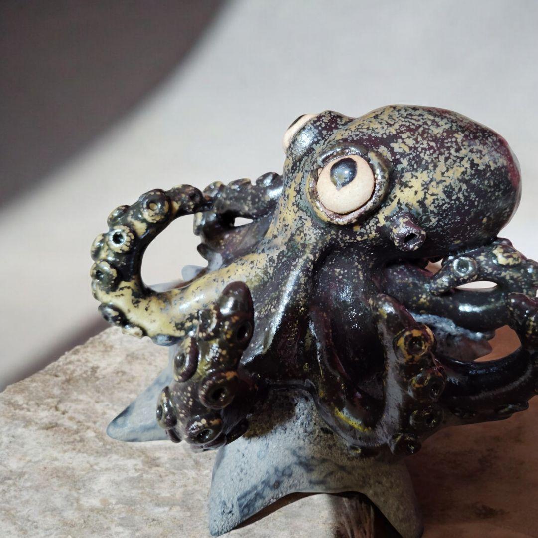 ウニに乗ったタコオブジェ。