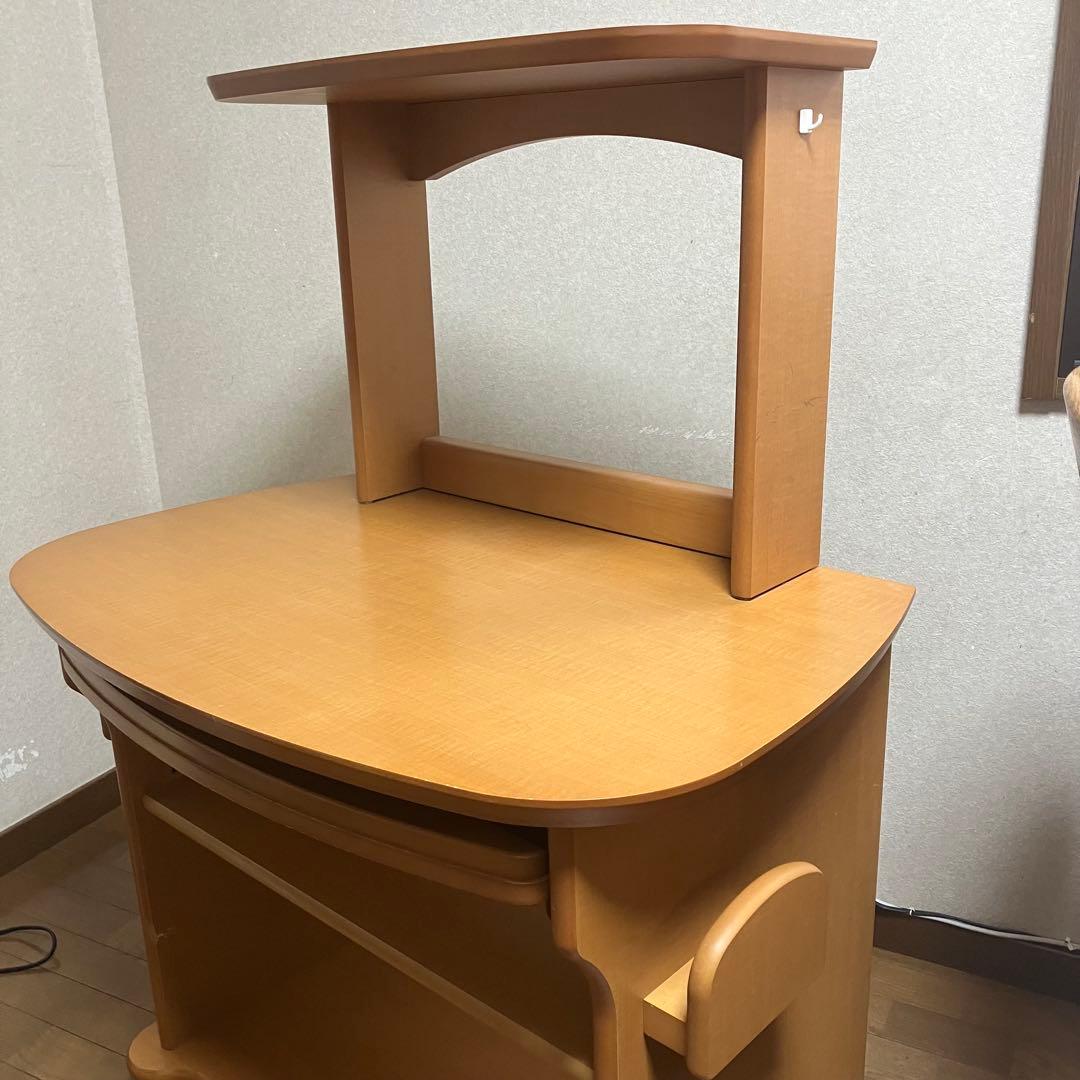 富士ファニチア　丸いフォルムのかわいいパソコンデスク