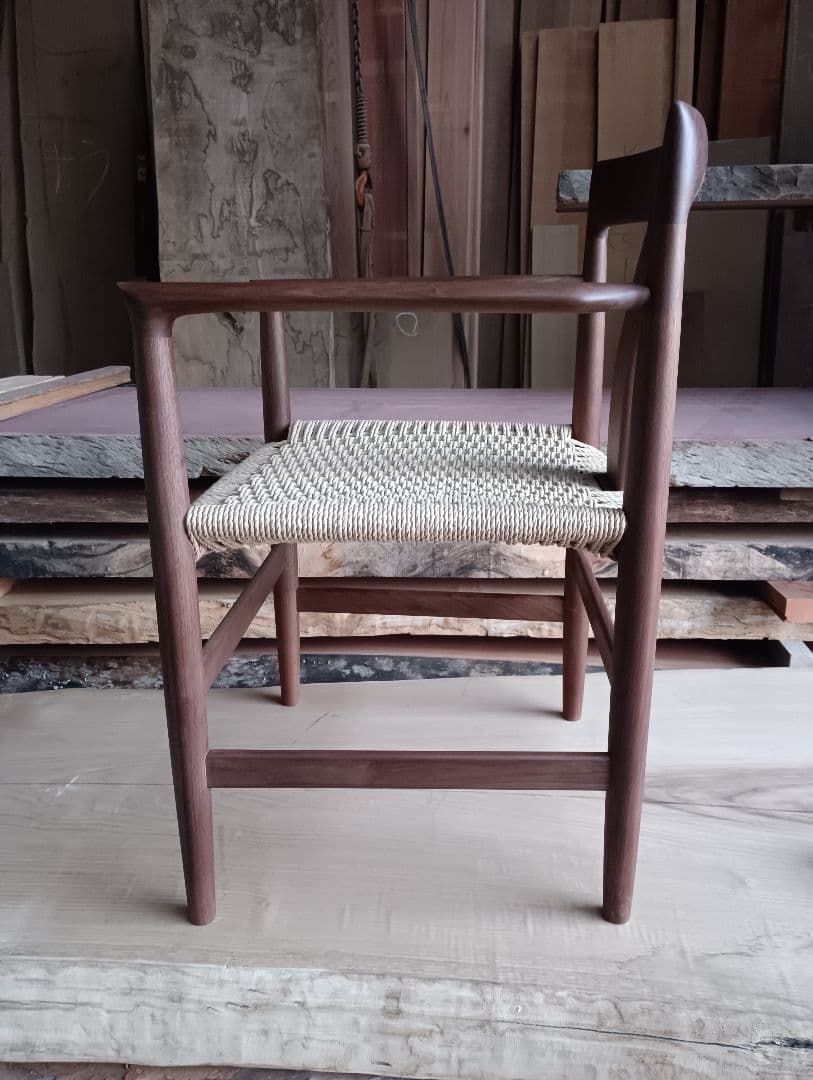 ウォールナットのアームチェア　家具職人手作り