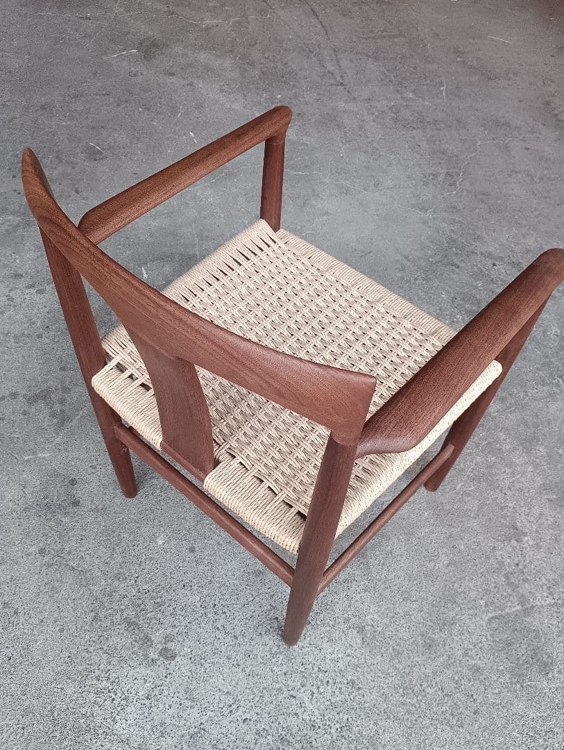 ウォールナットのアームチェア　家具職人手作り