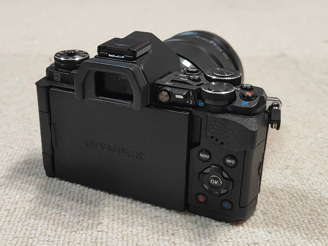 オリンパス OM-D E-M5 Mark II ボディ+PROレンズ+単焦点