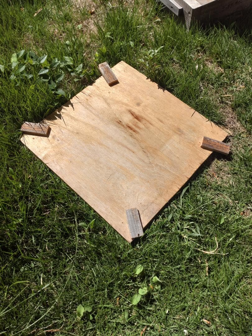 日本蜜蜂重箱式巣箱（自然入居＆営巣実績有・中古）6段・すのこ/底板/蓋/蜜蝋つき