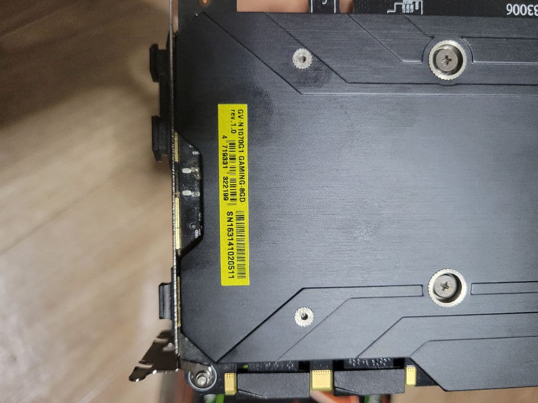 GIGABYTE GTX 1070 箱付き