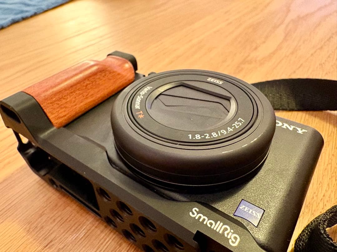 SONY ZV-1（木製ハンドル・外部マイク付）