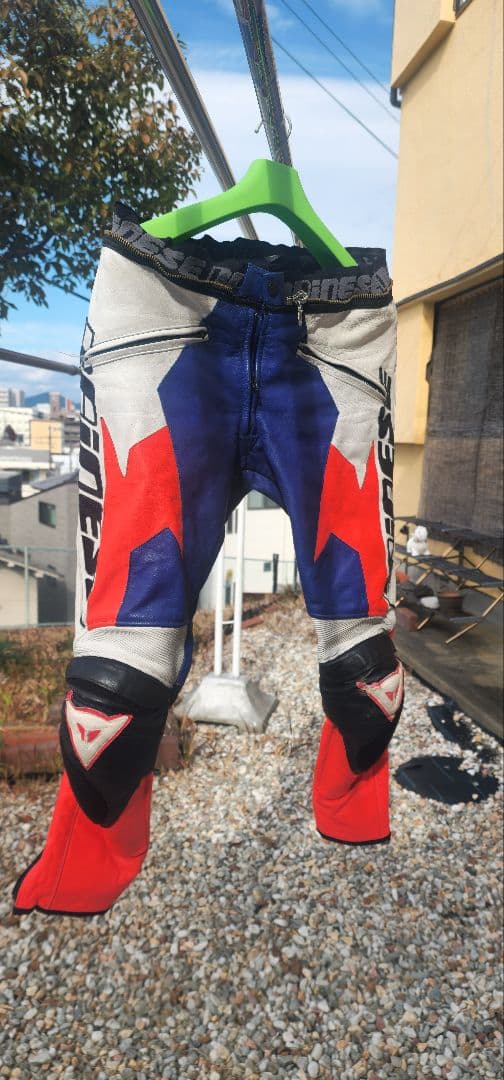 ダイネーゼレーシングレザーパンツ。サイズ52ファスナー付き。 きずほとんど無し