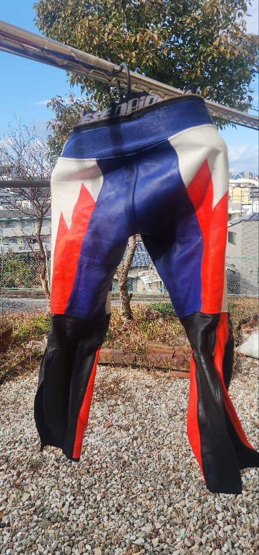 ダイネーゼレーシングレザーパンツ。サイズ52ファスナー付き。 きずほとんど無し