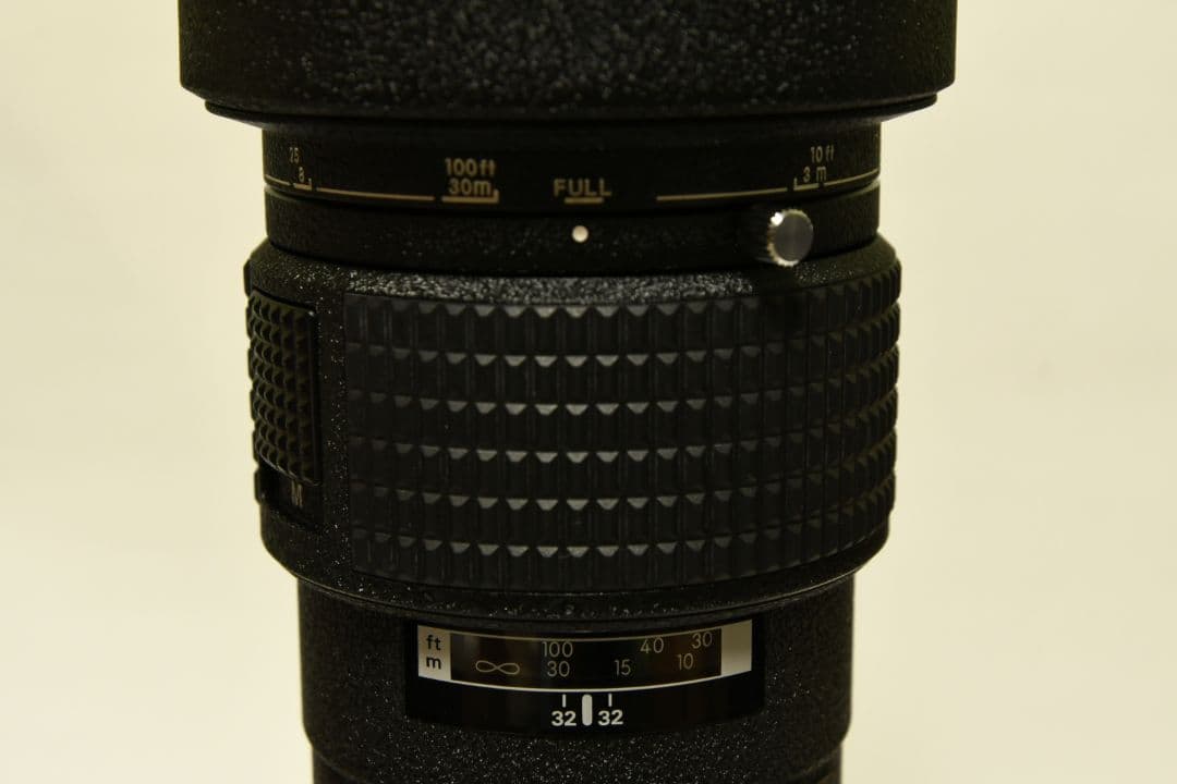 Nikon AF NIKKOR 300mm F4 ED　(フロントキャップ付)