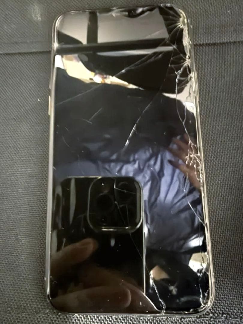 Apple iPhone 11 Pro ゴールド 画面ひびあり