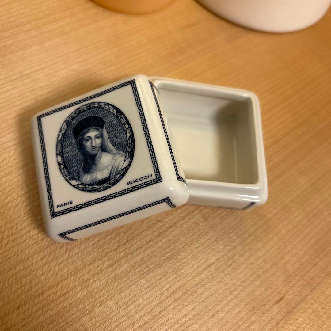 陶器製小物入れ【未使用】ビュリーのフレグランス用ストーン入り