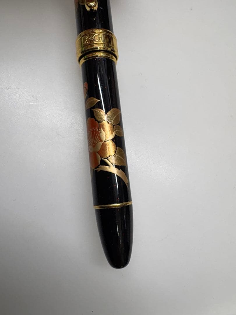 黒い花柄万年筆・イリジウムペン先・中古品