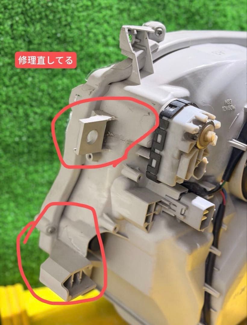 トヨタ 200系ハイエース 後期LED ヘッドライト KOITO 26-137右