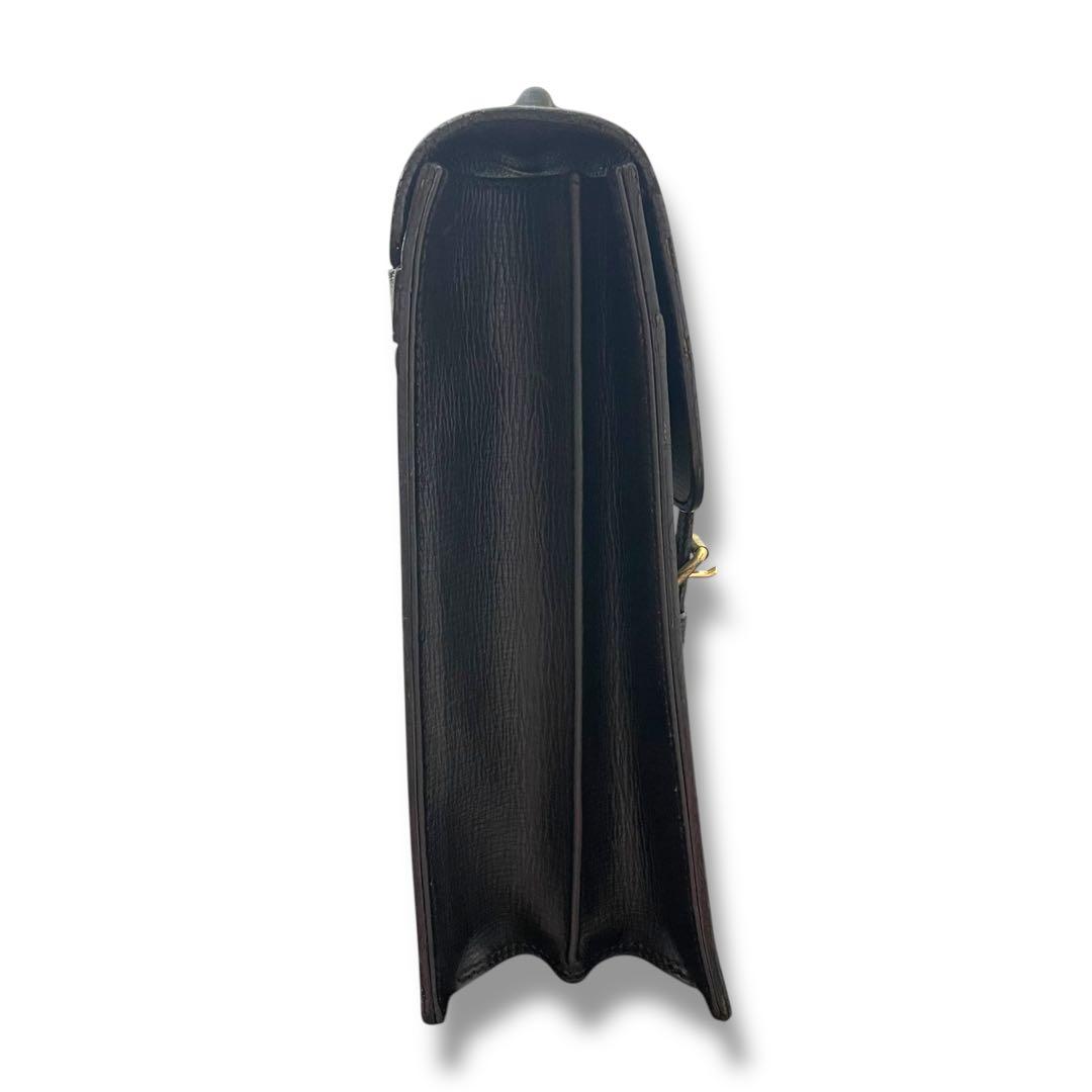 BURBERRY バーバリー　ビジネスバッグ 黒 オールレザー フラップ 金具