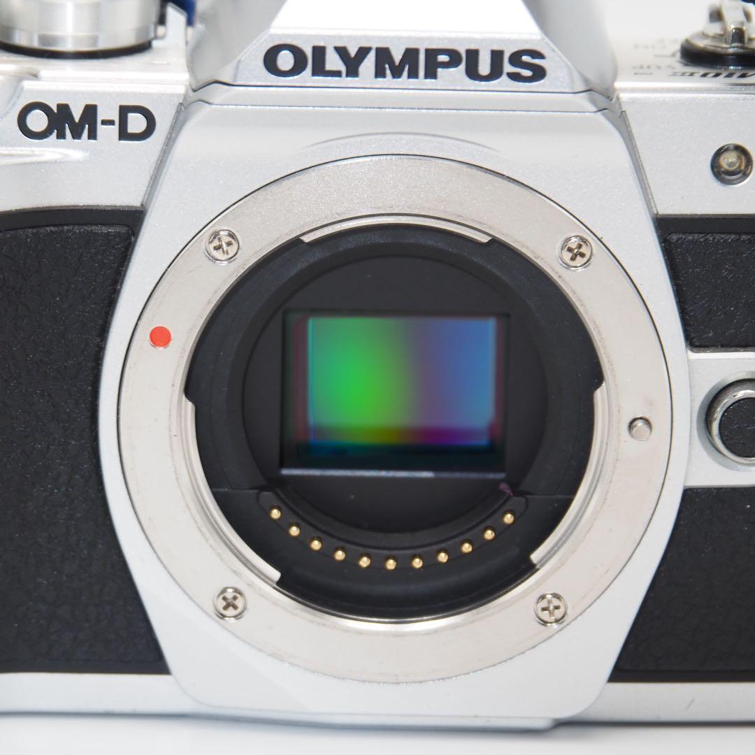 ミラーレス一眼カメラ OLYMPUS E-M10 Mark III シルバー