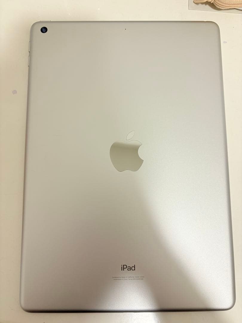 Apple iPad シルバー 本体[最終価格]