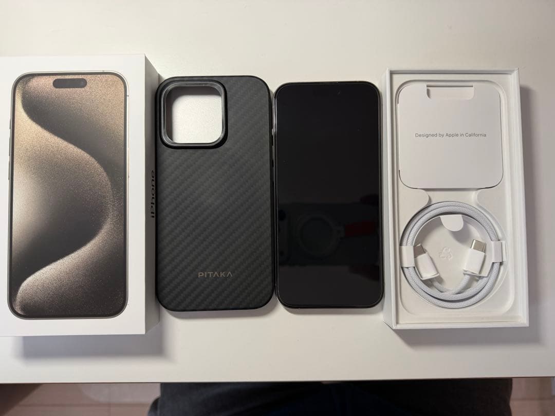 【美品】iPhone 15 Pro 256GB / PITAKA付