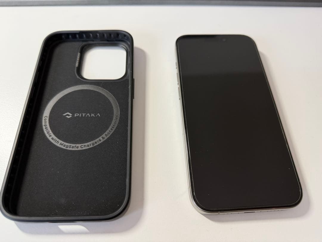 【美品】iPhone 15 Pro 256GB / PITAKA付