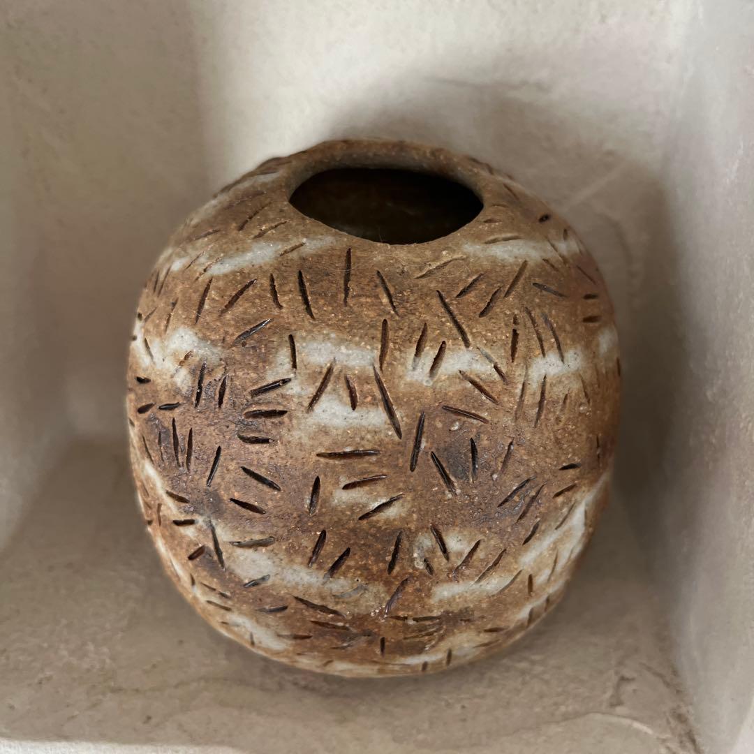 かとうゆみさん　陶器 置物　花器　ハリネズミ