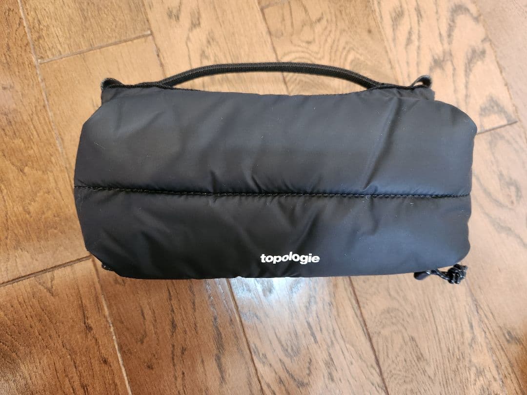 トポロジー topologie ボトルサコッシュ black puffer