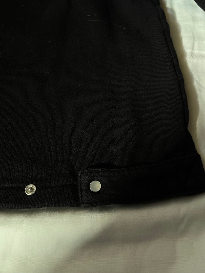 美品　アニエス・ベー　ブラック ボタン付き クロップドカーディガン