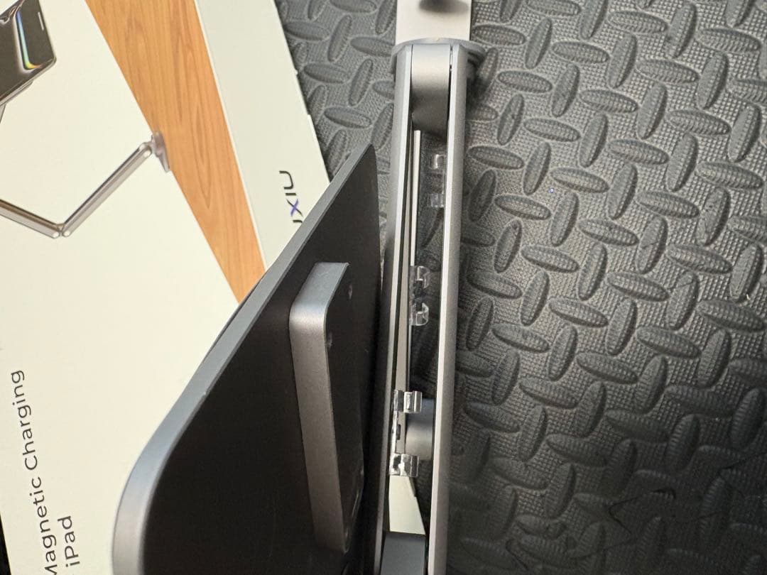 【KUXIU】iPad用 マグネット式フレキシブル折りたたみスタンド