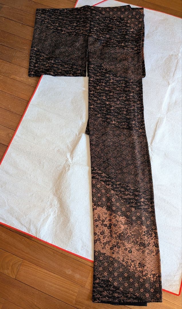 【未使用】黒地に煉瓦色の型染 花鳥文 縮緬 東京ますいわ屋 付下げ訪問着 正絹