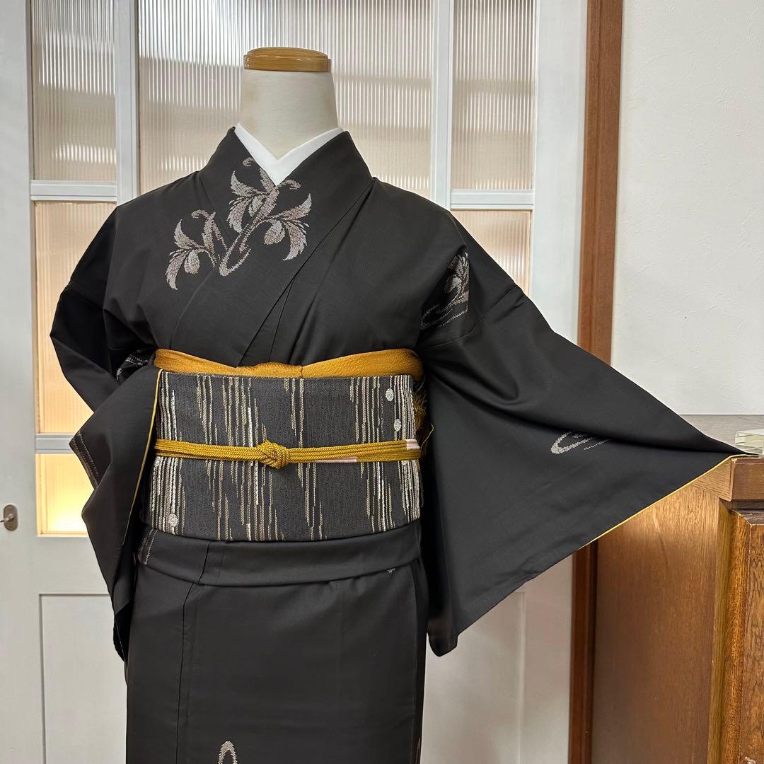 大島紬　袷　正絹　東京ますいわ屋　黒　地空き　植物飛び柄　身丈155.5裄63