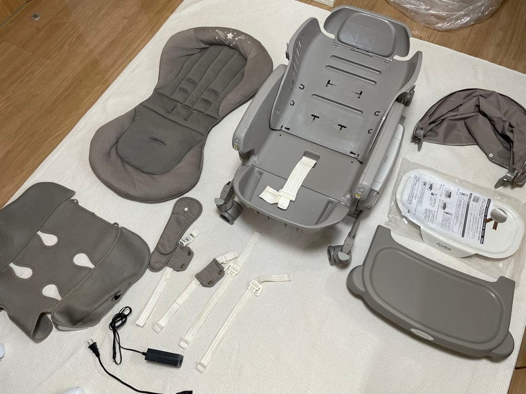 (送料込みに変更)Aprica ユラリズム　オート　ベビーチェア