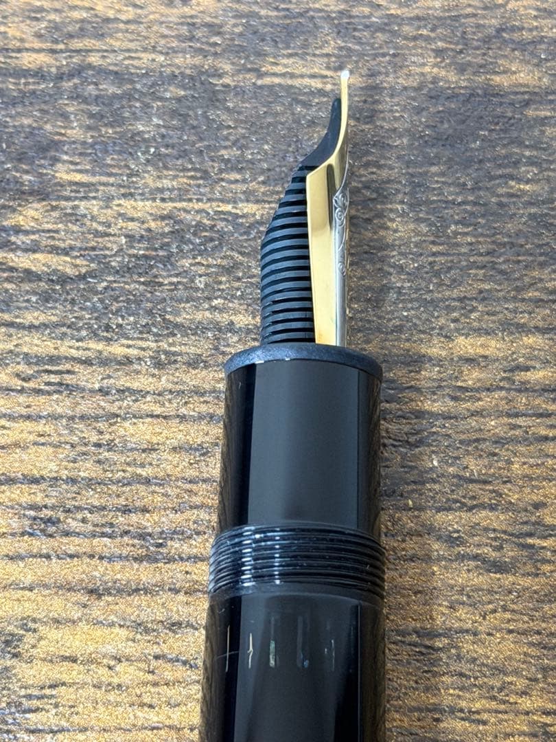 未使用に近い　149　18K ゴールド　三帯　デュマ型ペン芯　万年筆　M