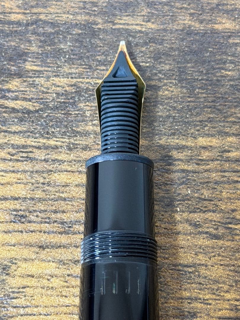 未使用に近い　149　18K ゴールド　三帯　デュマ型ペン芯　万年筆　M