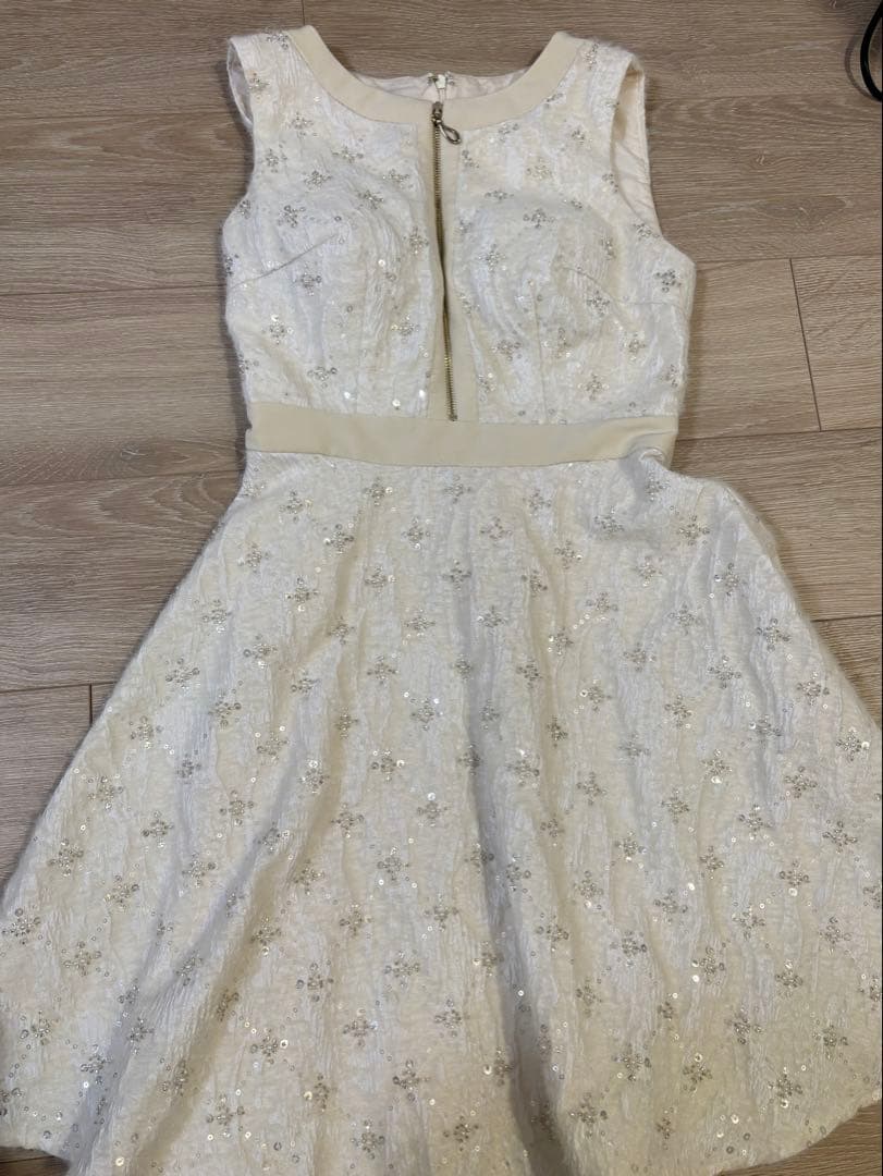 jewels ミルキーホワイトビジューノースリーブワンピース