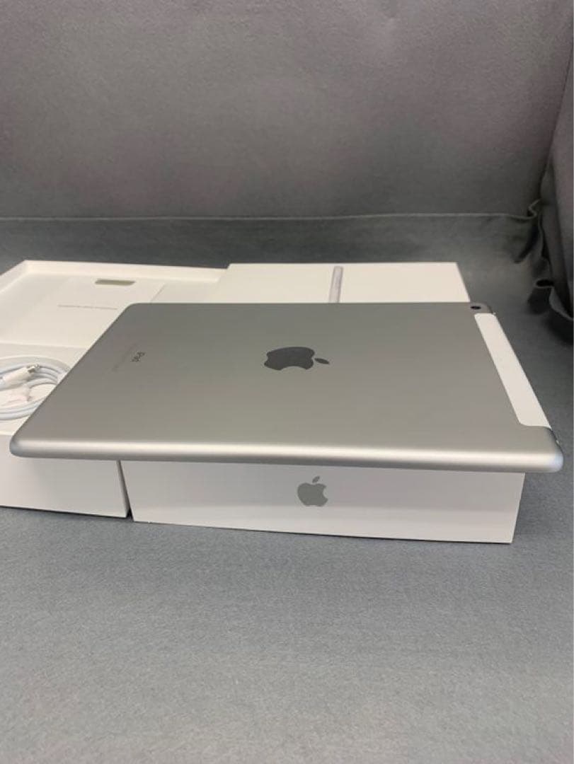 美品　SIMフリー iPad 第6世代 32GB Wi-Fi+Cellular版