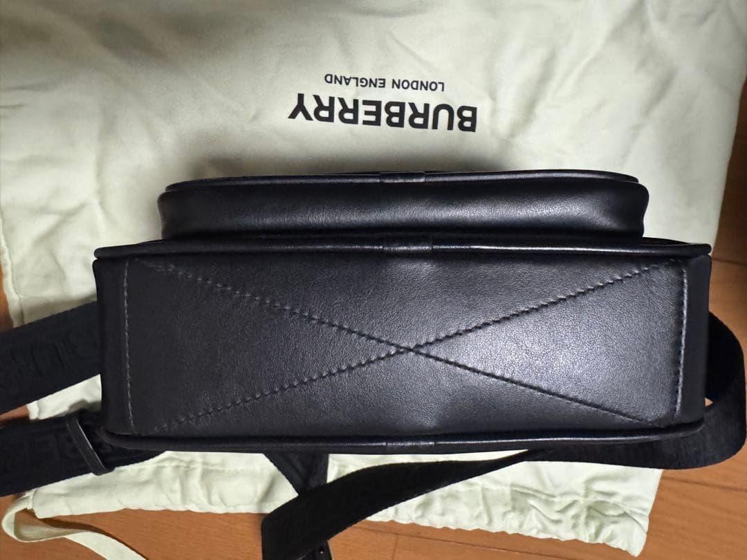BURBERRY ブラック ショルダーバッグ