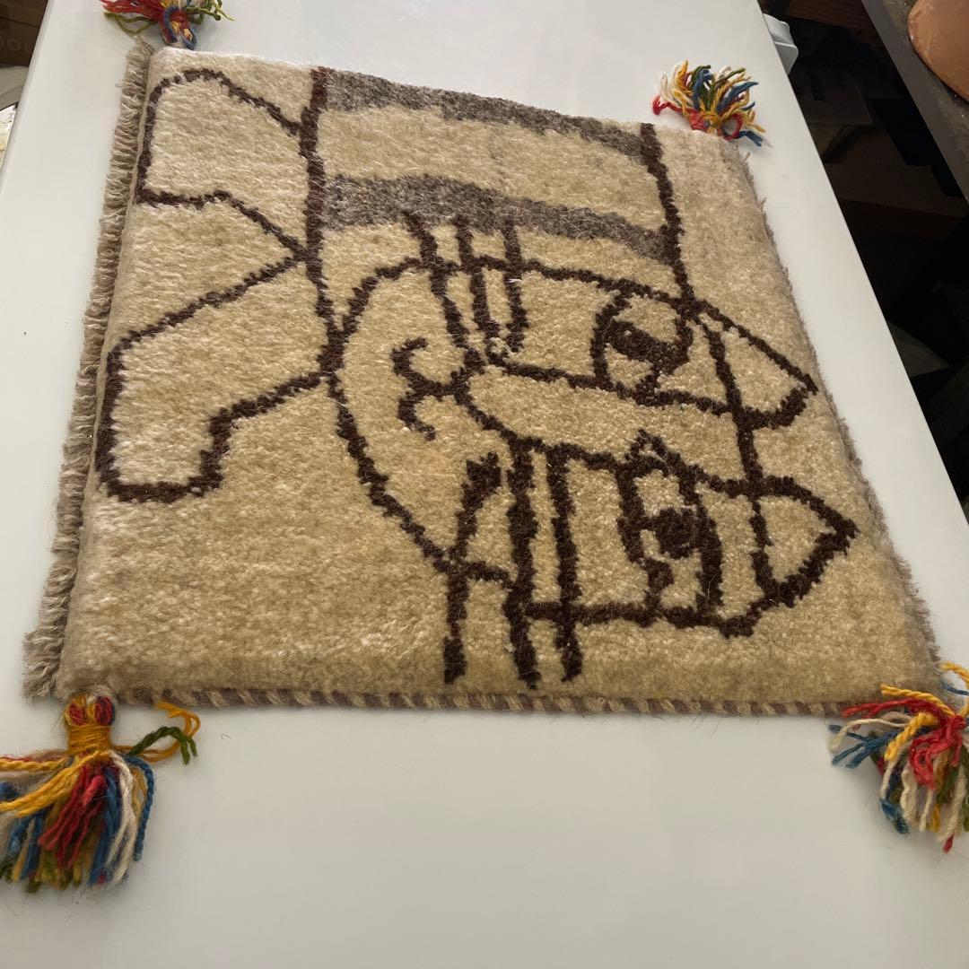 ギャッベ　猫　チェアラグ　座布団サイズ