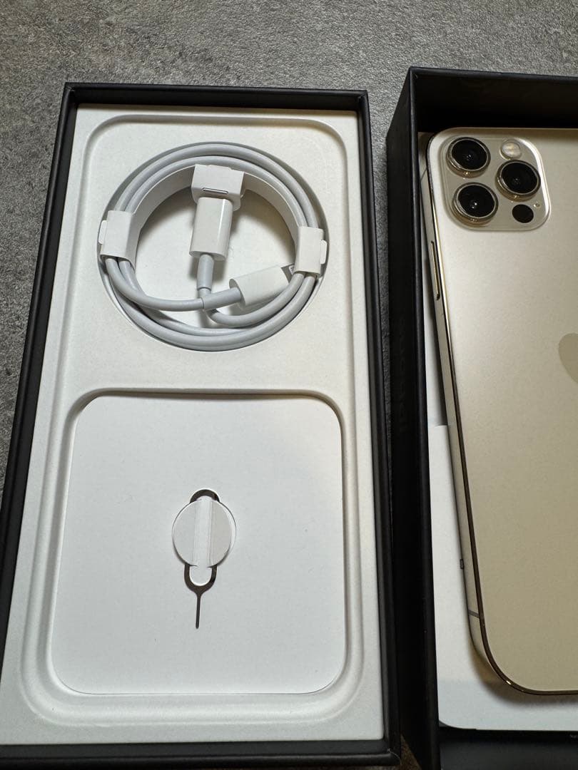 携帯電話本体 iPhone12PRO 512GB