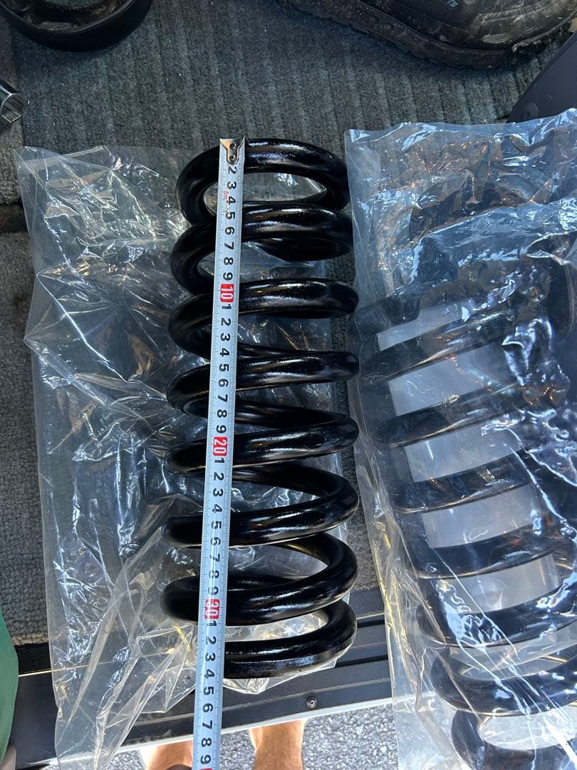 98yダッジラムバン　フロントスプリング