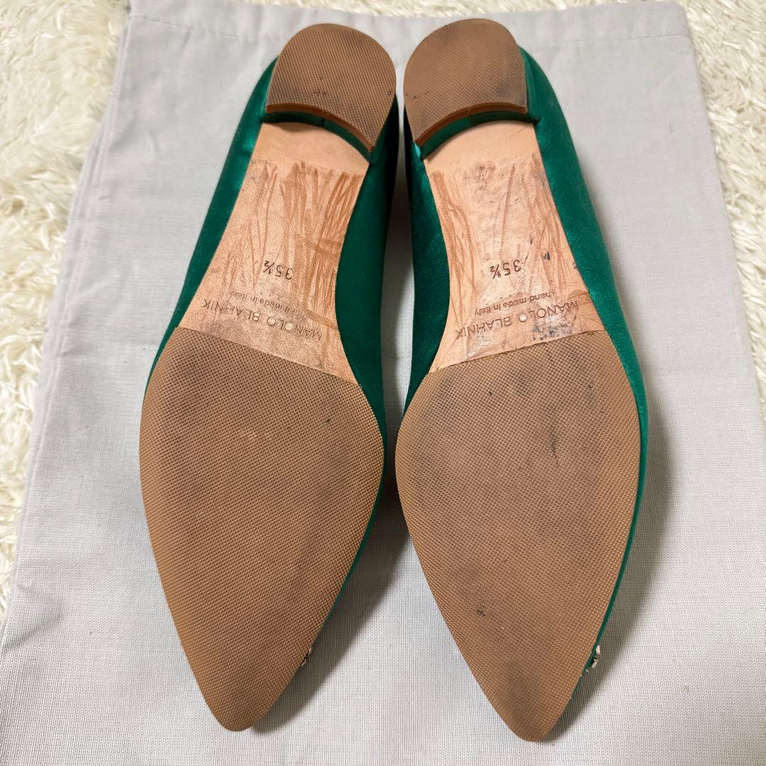 マノロブラニク ハンギシ フラット 箱/保存袋付 パンプス サテン ビジュー