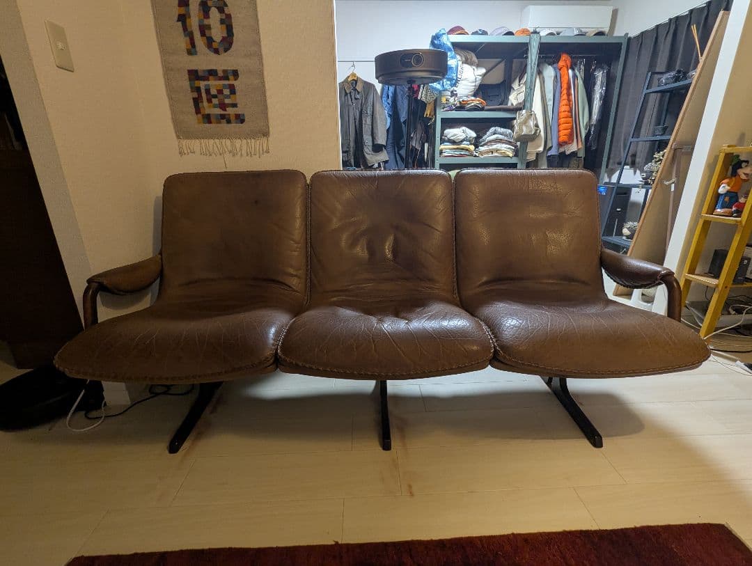 BERG Furniture　3人掛けソファ