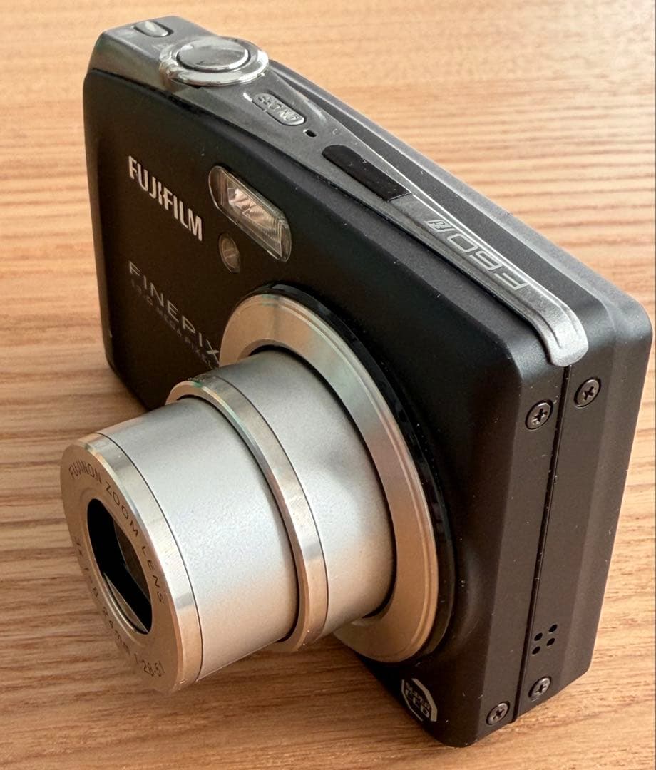 動作品　FUJIFILM FinePix F60fd デジタルカメラ　ブラック